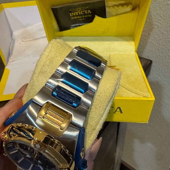 Invicta Gold and Blue Timepiece - Picture 5 of 9